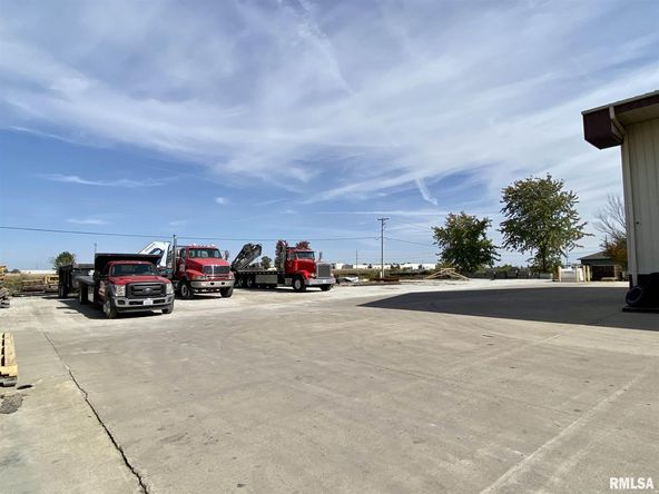 240 Bower Rd, Macomb, IL 61455